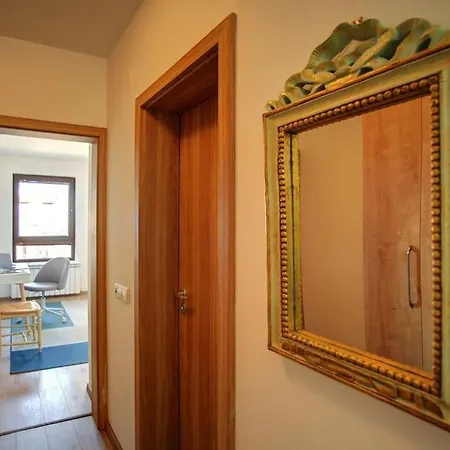 Spacious Office With Secure Garage In Apartment *